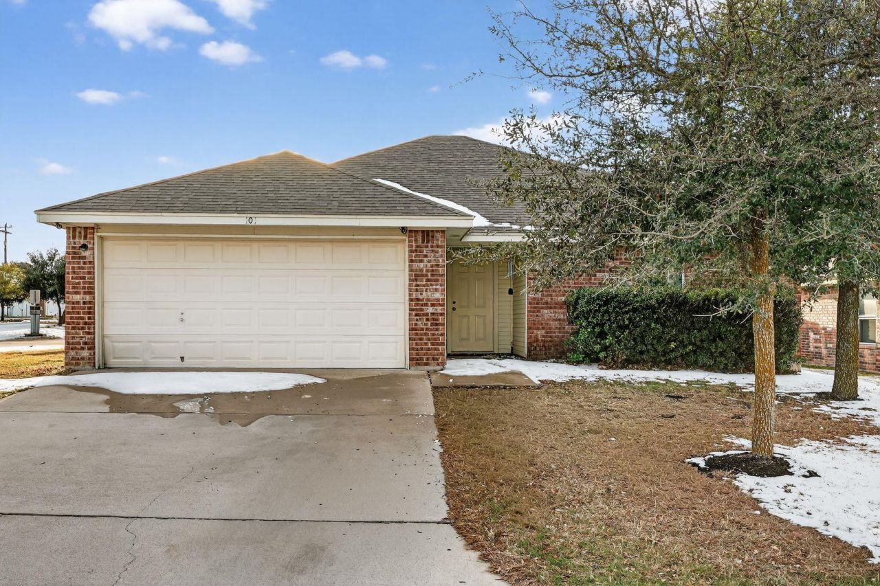 101 Soapstone Dr, Jarrell, TX 76537 Main Photo