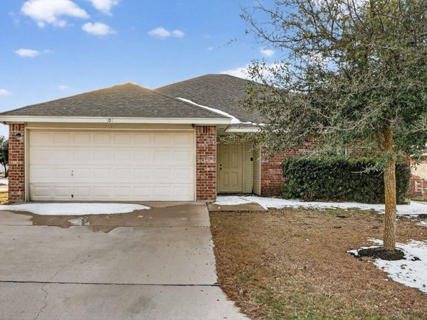 101 Soapstone DR, Jarrell, TX 76537