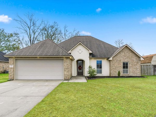 17553 Hoods Ridge Dr, Prairieville, LA 70769
