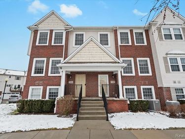 732 Eagle Drive, Fenton, MI 48430