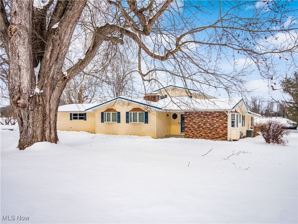 3010 S River Road, Zanesville, OH 43701 Main Photo