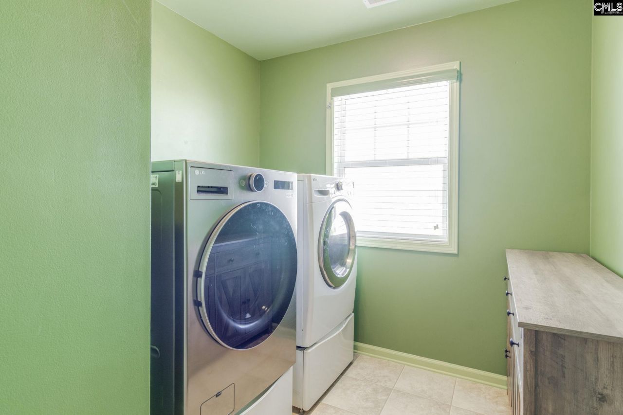 123 Castlefield Drive Photo 32