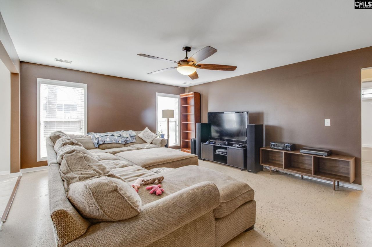 123 Castlefield Drive Photo 6