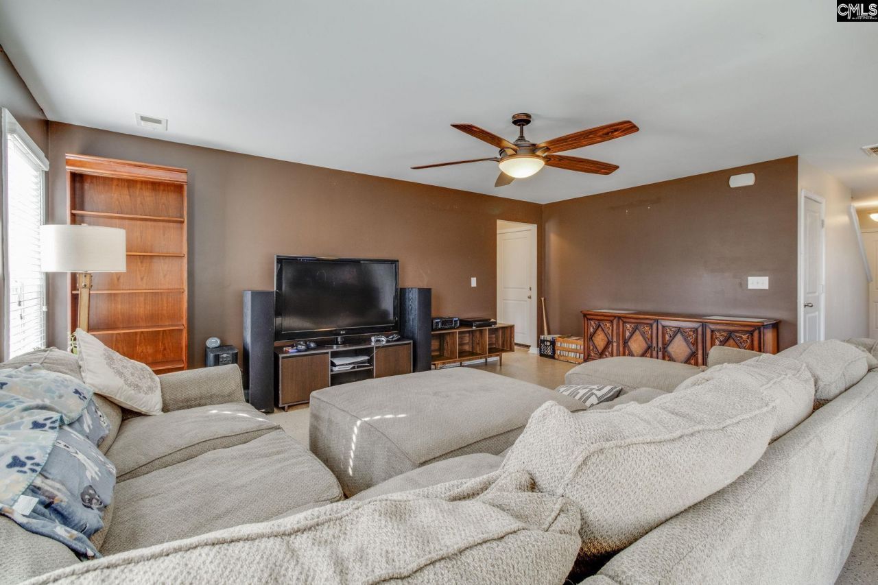 123 Castlefield Drive Photo 9