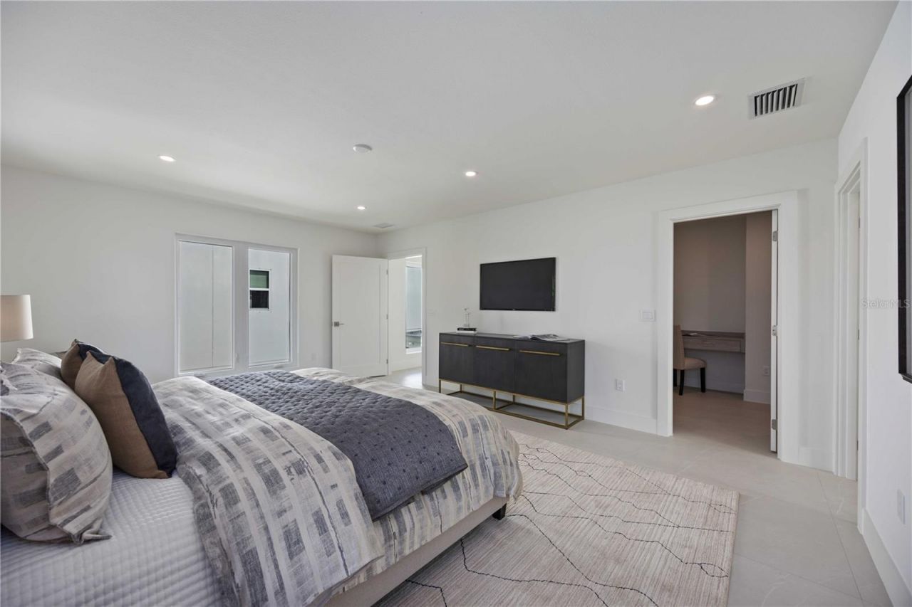 2590 Floyd Street, Sarasota, FL 34239 Photo