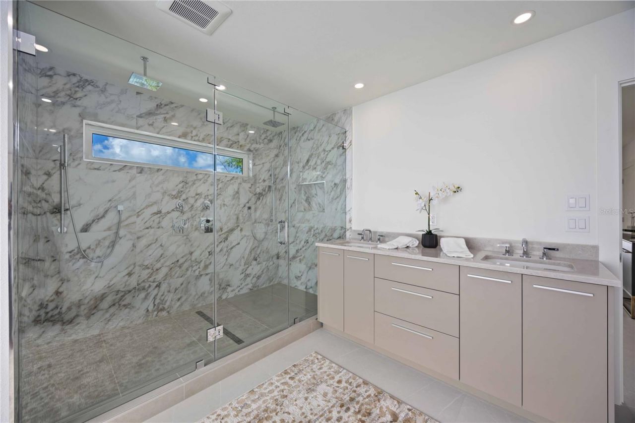 2590 Floyd Street, Sarasota, FL 34239 Photo