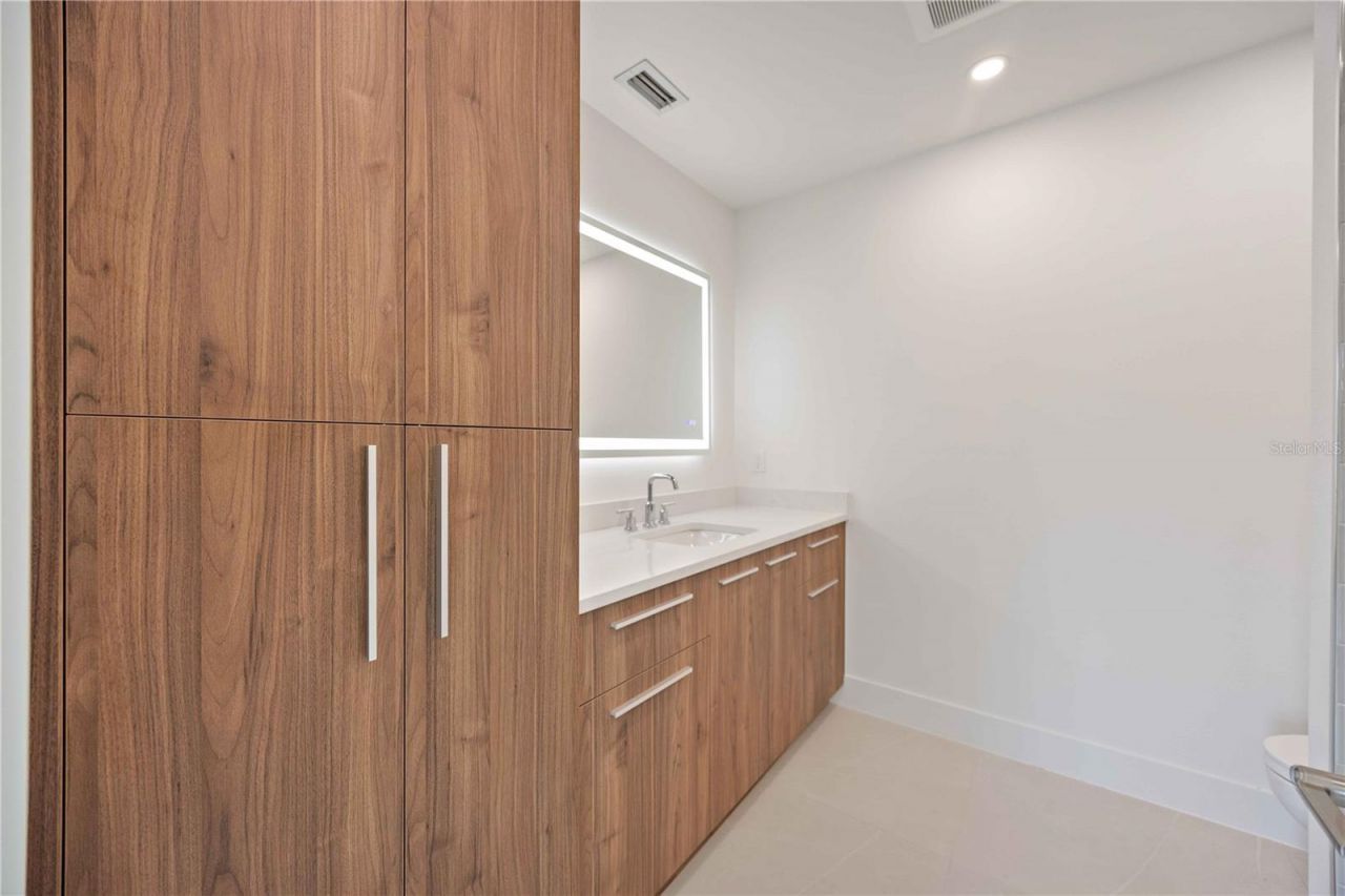 2590 Floyd Street, Sarasota, FL 34239 Photo