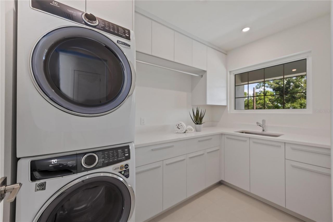 2590 Floyd Street, Sarasota, FL 34239 Photo