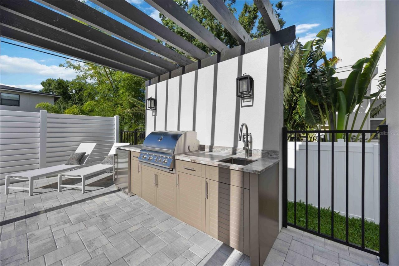 2590 Floyd Street, Sarasota, FL 34239 Photo