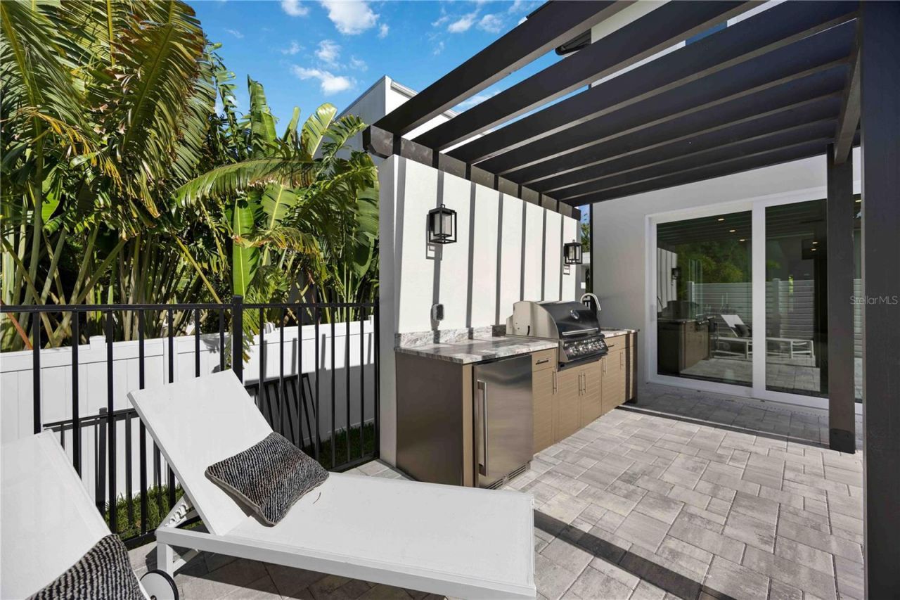 2590 Floyd Street, Sarasota, FL 34239 Photo