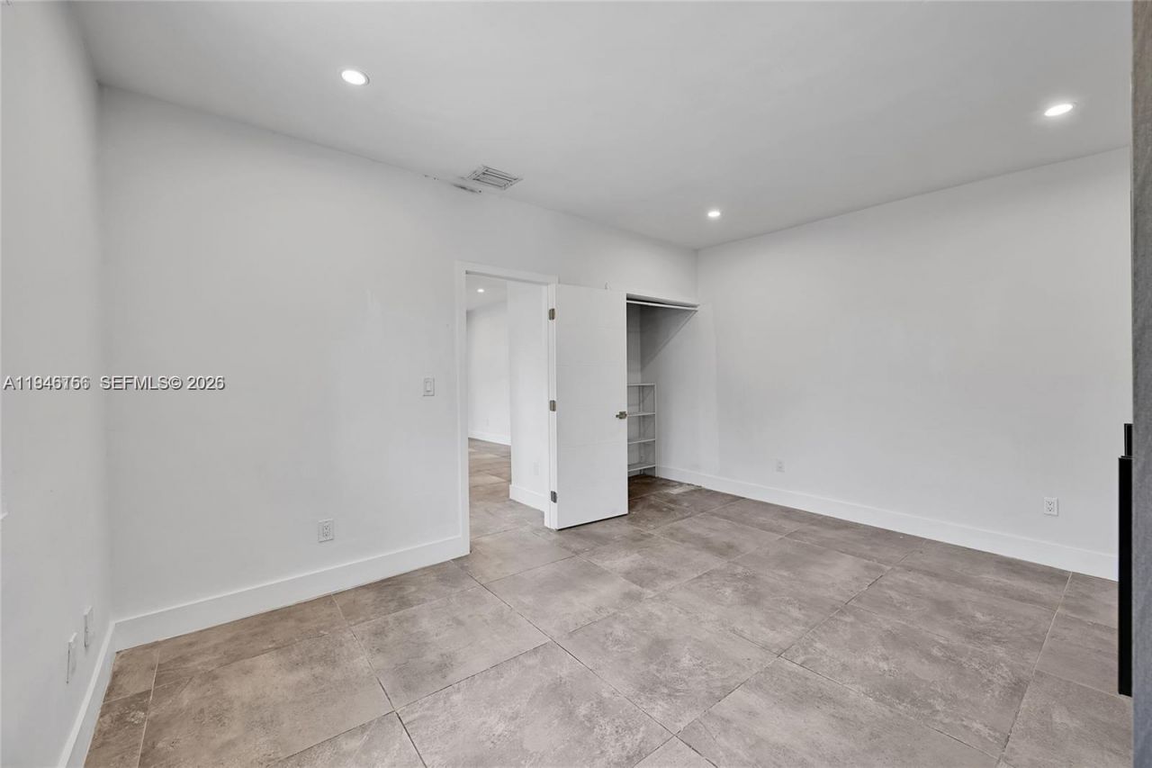 21 NE 48th St, Unit 21, Miami, FL 33137 Photo