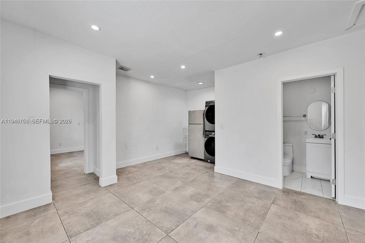 21 NE 48th St, Unit 21, Miami, FL 33137 Photo