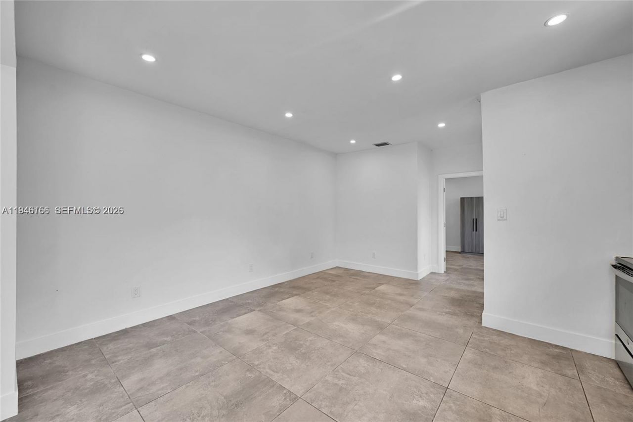 21 NE 48th St, Unit 21, Miami, FL 33137 Photo