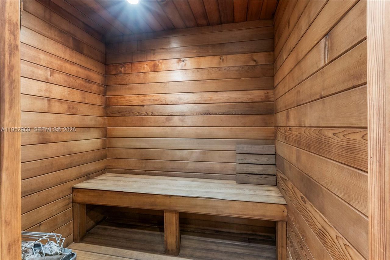 101 Ocean Dr, Unit 704, Miami Beach, FL 33139 Photo