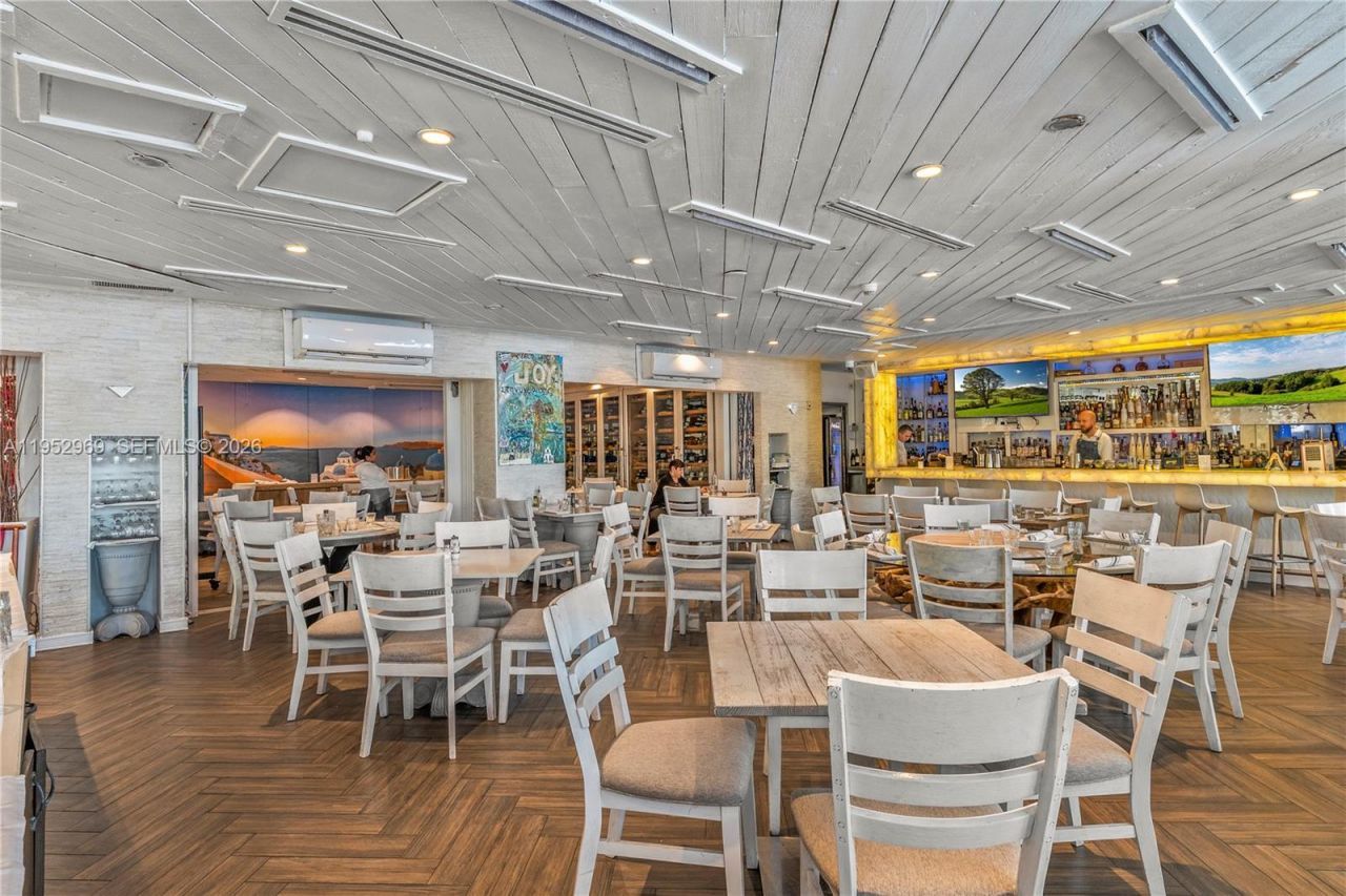 101 Ocean Dr, Unit 704, Miami Beach, FL 33139 Photo