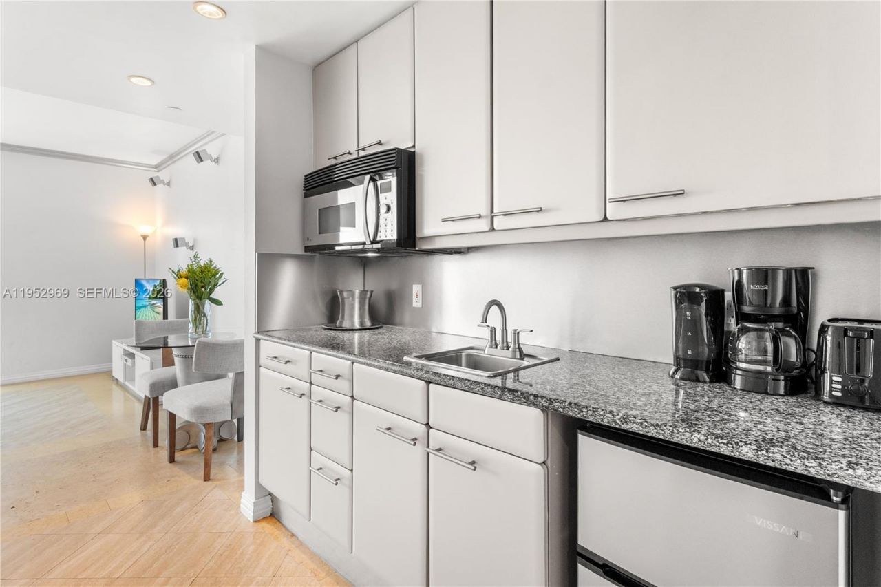 101 Ocean Dr, Unit 704, Miami Beach, FL 33139 Photo