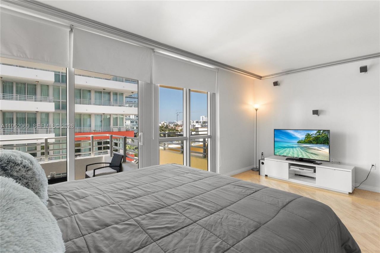 101 Ocean Dr, Unit 704, Miami Beach, FL 33139 Photo