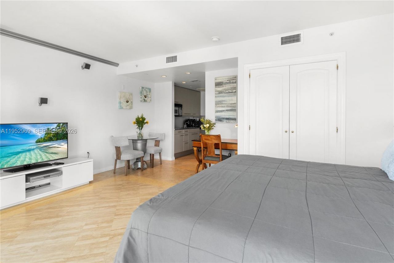 101 Ocean Dr, Unit 704, Miami Beach, FL 33139 Photo