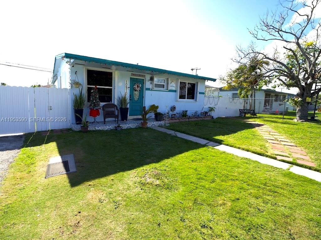 10910 SW 217th Ter, Miami, FL 33170 Photo