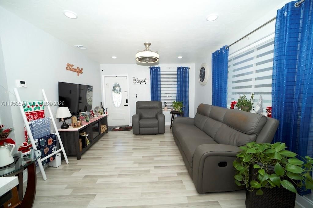 10910 SW 217th Ter, Miami, FL 33170 Photo