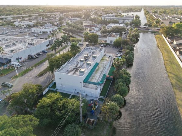 6545 NW 169th St, Hialeah, FL 33015