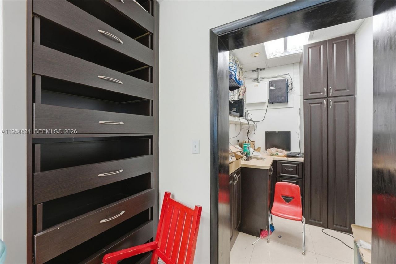 6545 NW 169th St, Hialeah, FL 33015 Photo