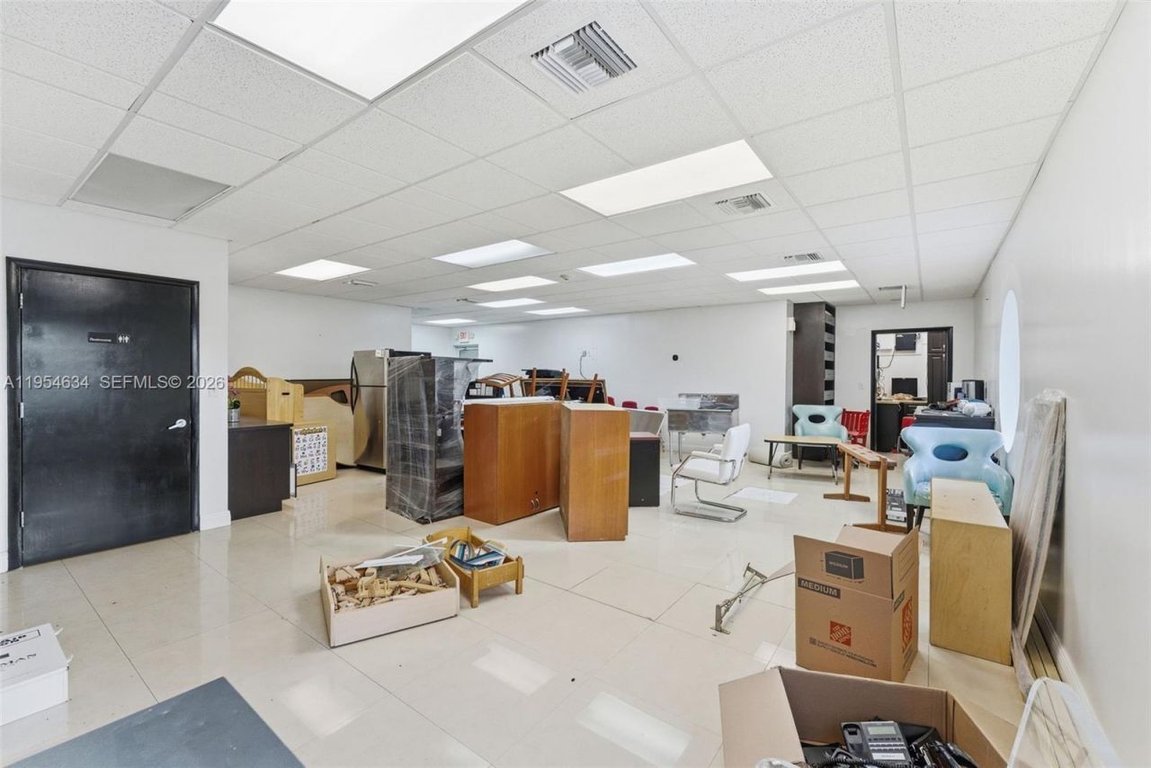 6545 NW 169th St, Hialeah, FL 33015 Photo