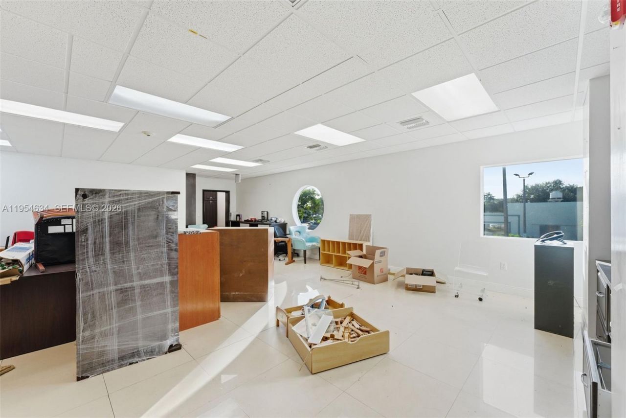 6545 NW 169th St, Hialeah, FL 33015 Photo