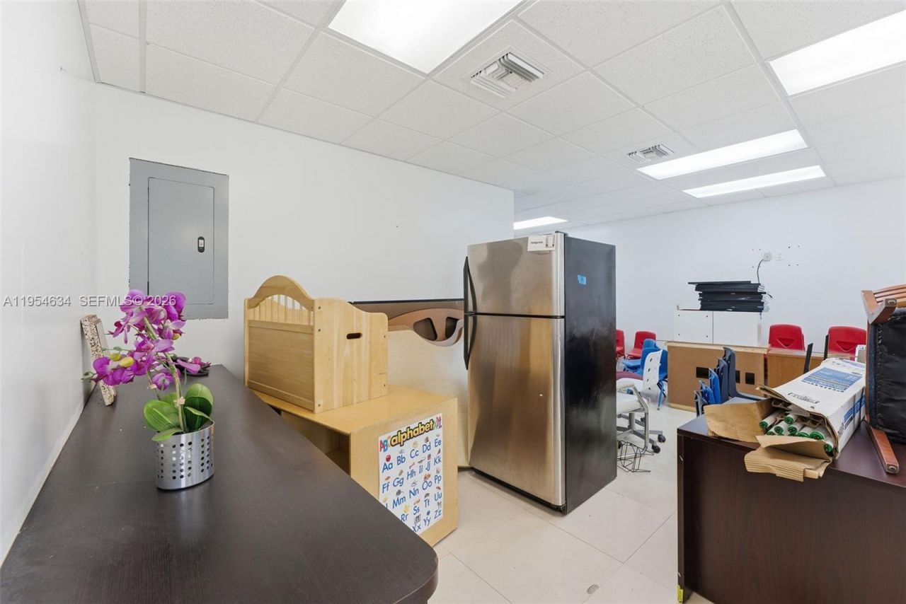 6545 NW 169th St, Hialeah, FL 33015 Photo