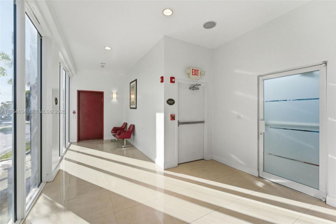 6545 NW 169th St, Hialeah, FL 33015 Photo