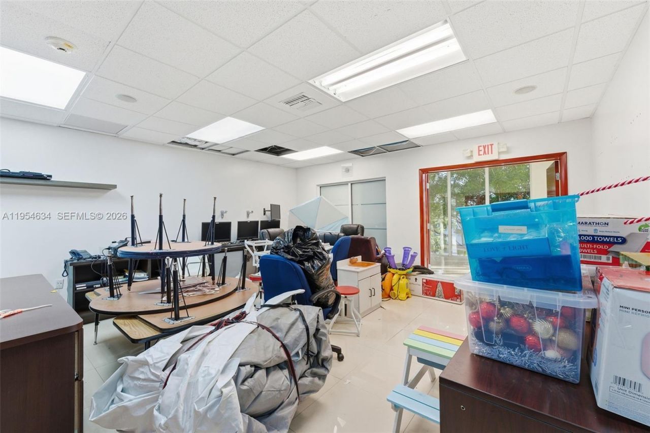 6545 NW 169th St, Hialeah, FL 33015 Photo