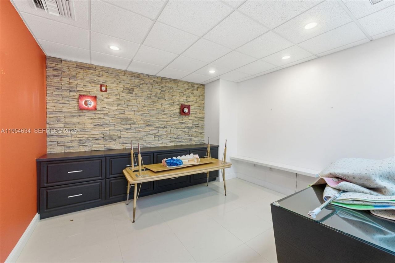 6545 NW 169th St, Hialeah, FL 33015 Photo