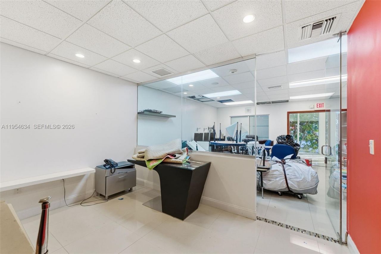 6545 NW 169th St, Hialeah, FL 33015 Photo