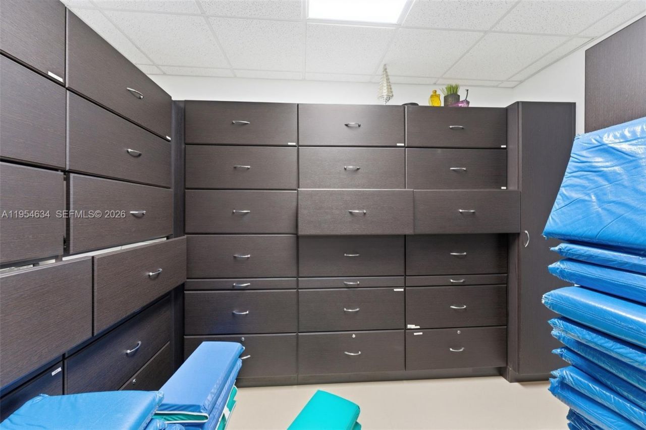 6545 NW 169th St, Hialeah, FL 33015 Photo