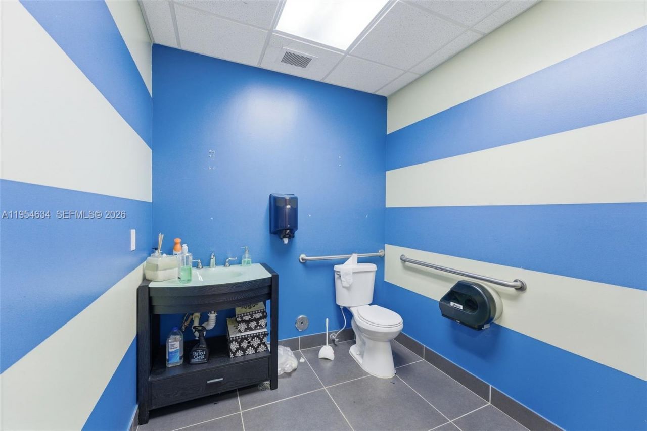 6545 NW 169th St, Hialeah, FL 33015 Photo