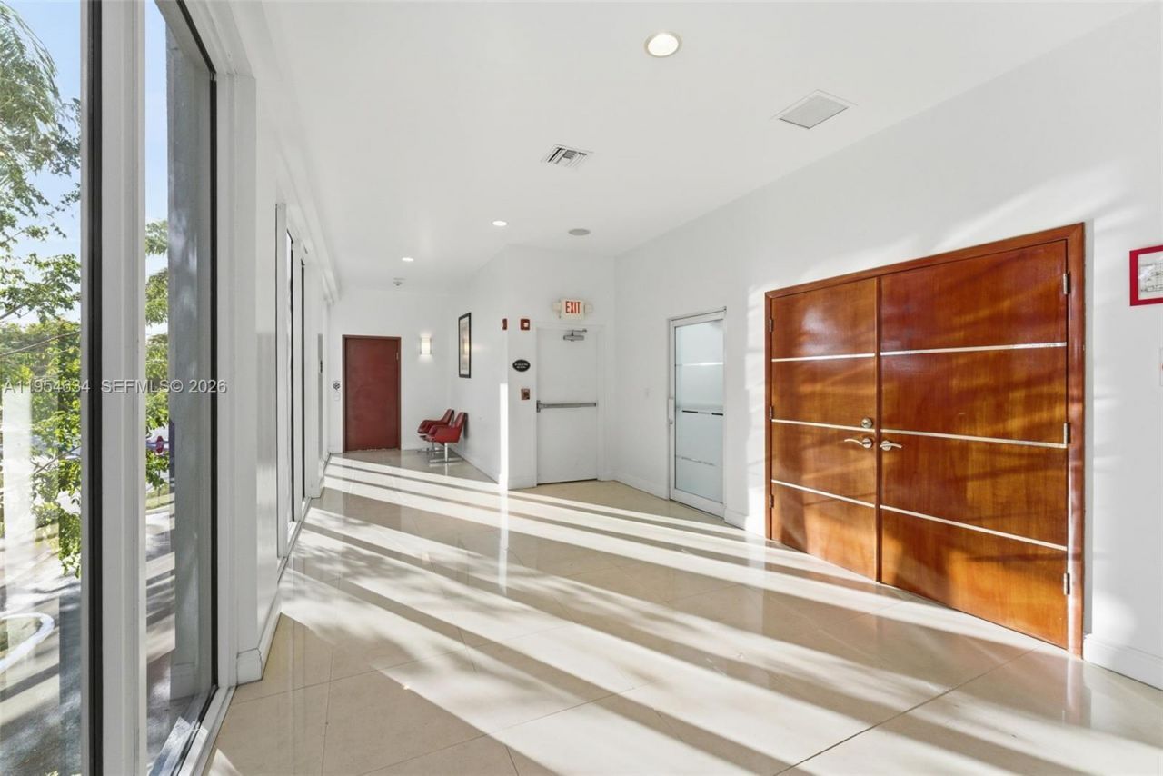 6545 NW 169th St, Hialeah, FL 33015 Photo