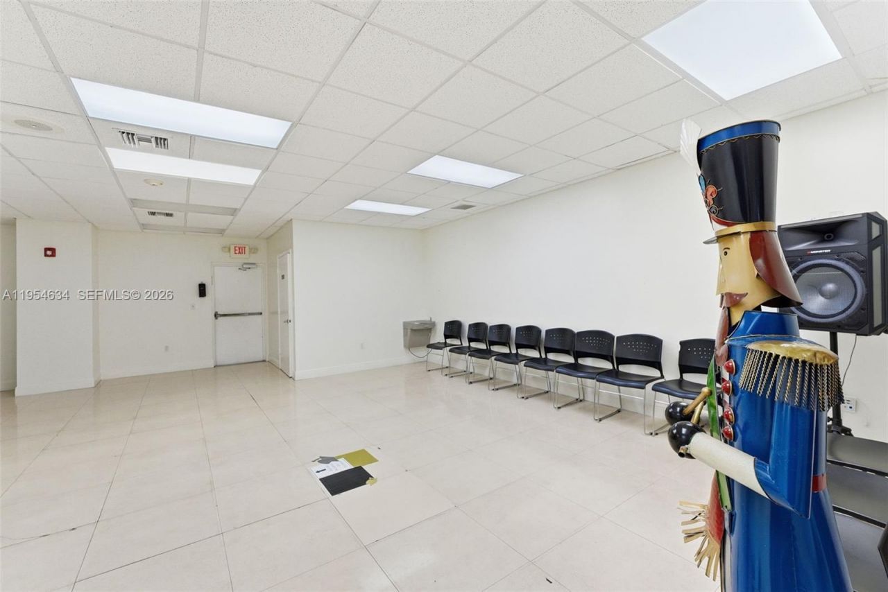 6545 NW 169th St, Hialeah, FL 33015 Photo