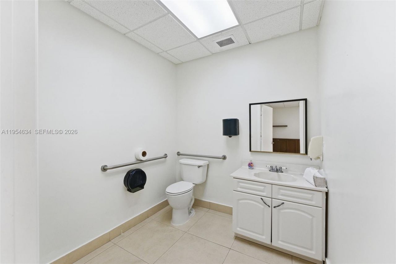 6545 NW 169th St, Hialeah, FL 33015 Photo