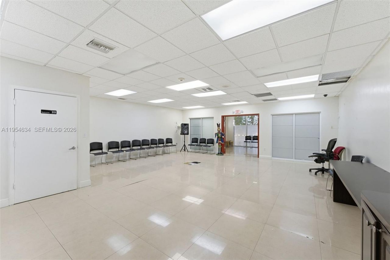 6545 NW 169th St, Hialeah, FL 33015 Photo