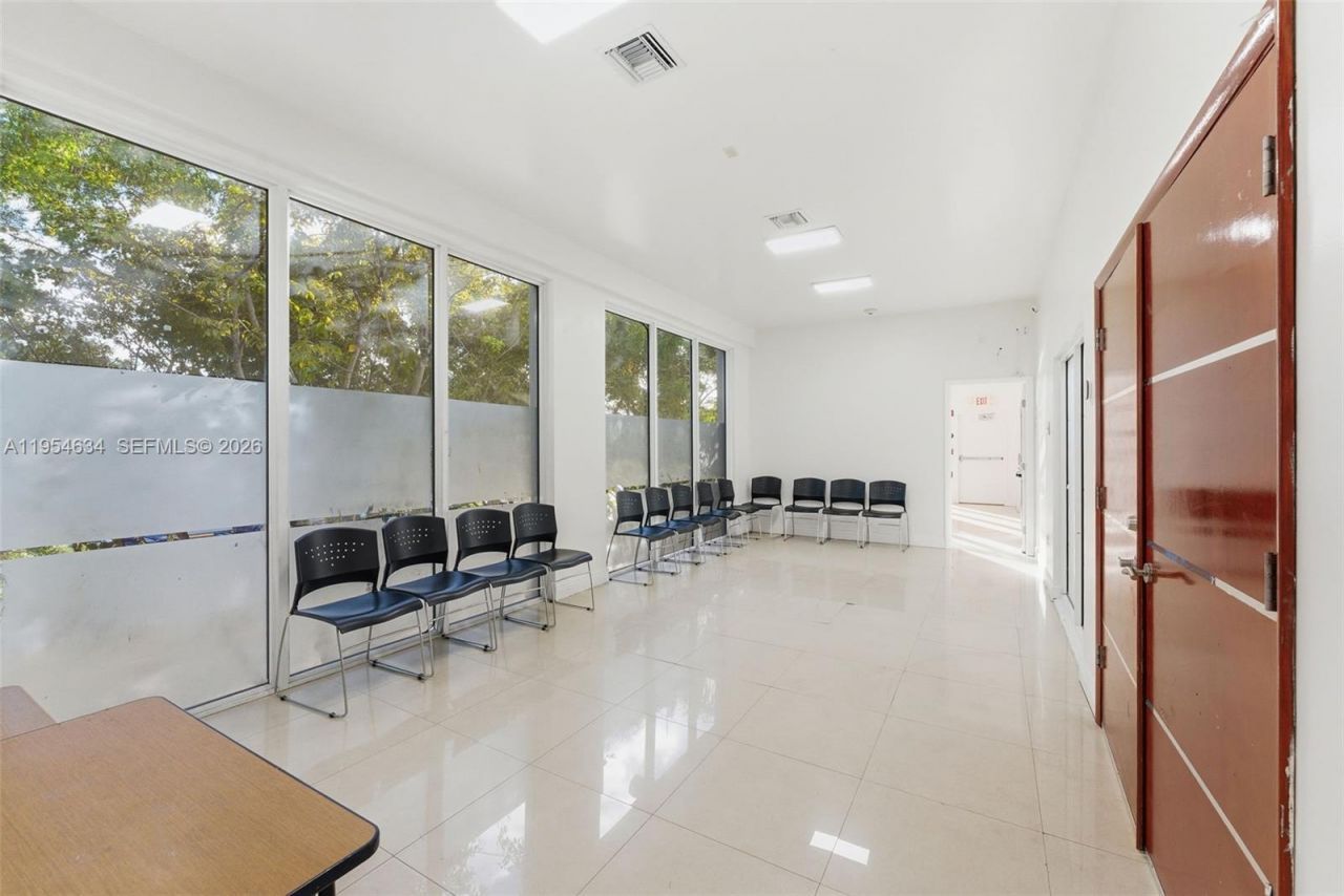 6545 NW 169th St, Hialeah, FL 33015 Photo