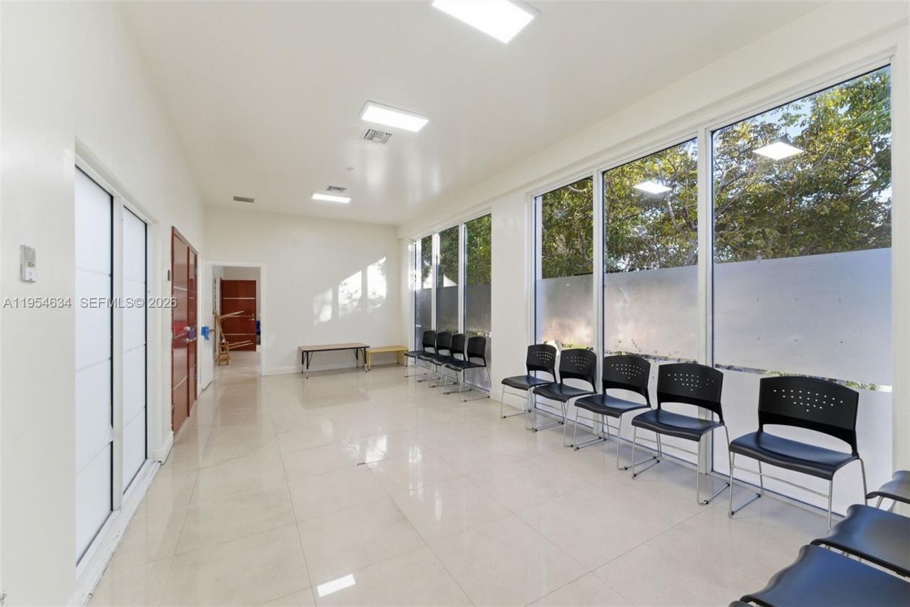 6545 NW 169th St, Hialeah, FL 33015 Photo