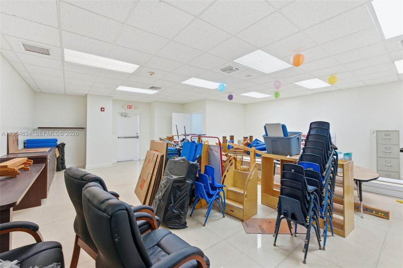 6545 NW 169th St, Hialeah, FL 33015 Photo