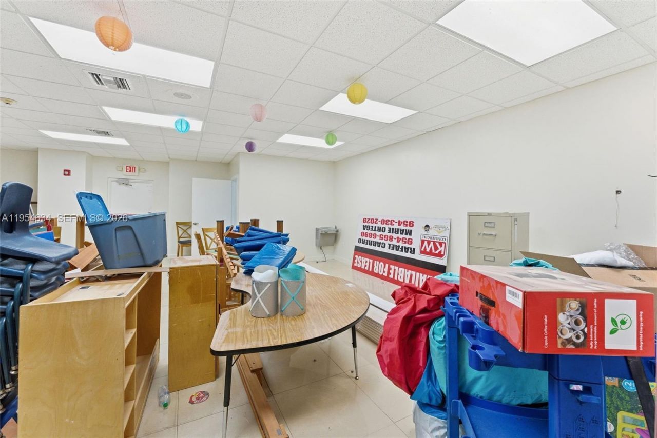 6545 NW 169th St, Hialeah, FL 33015 Photo