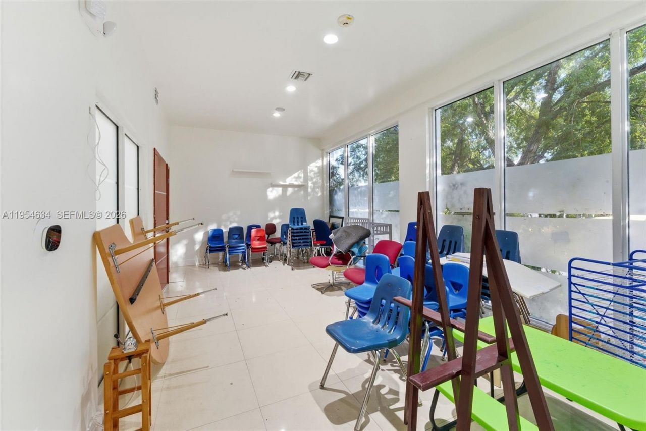 6545 NW 169th St, Hialeah, FL 33015 Photo