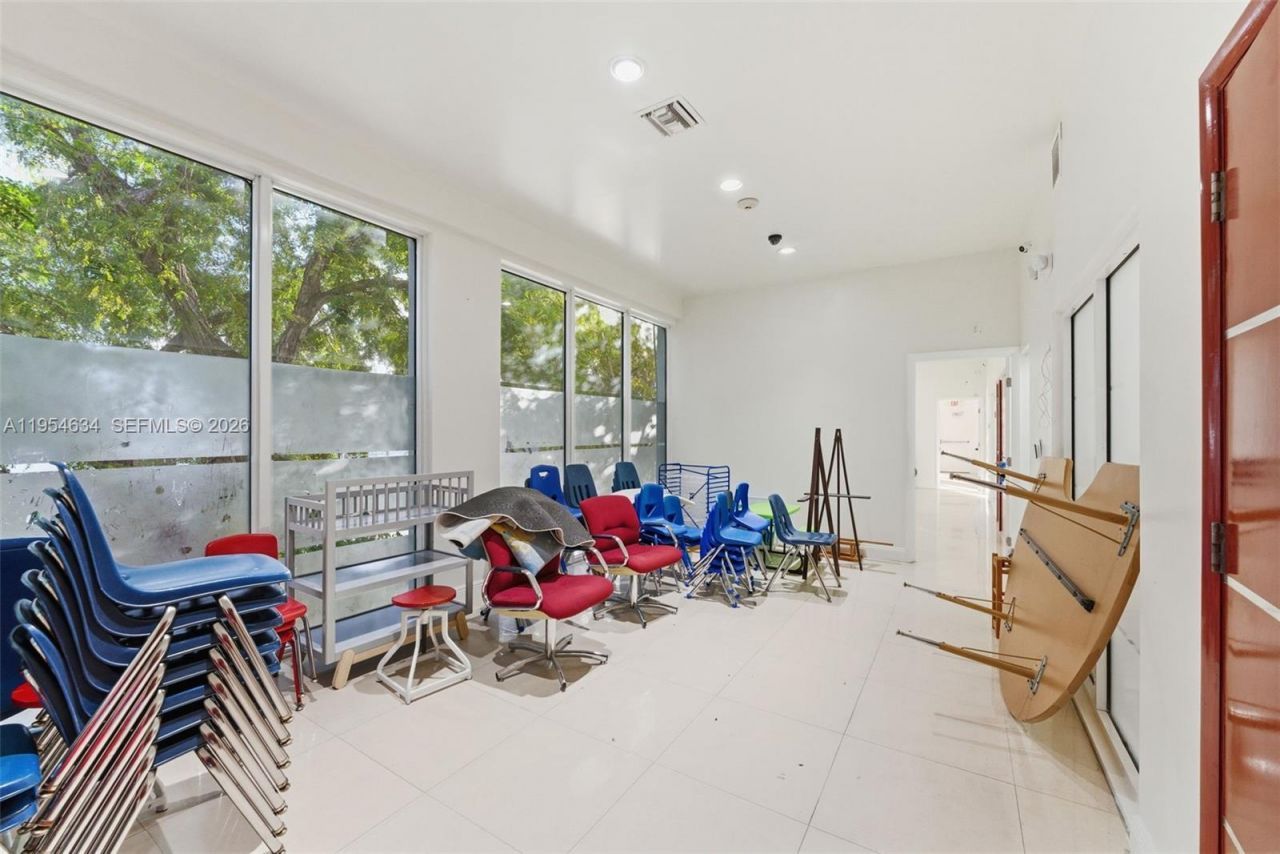 6545 NW 169th St, Hialeah, FL 33015 Photo