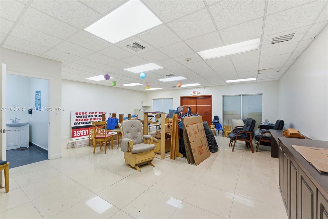 6545 NW 169th St, Hialeah, FL 33015 Photo