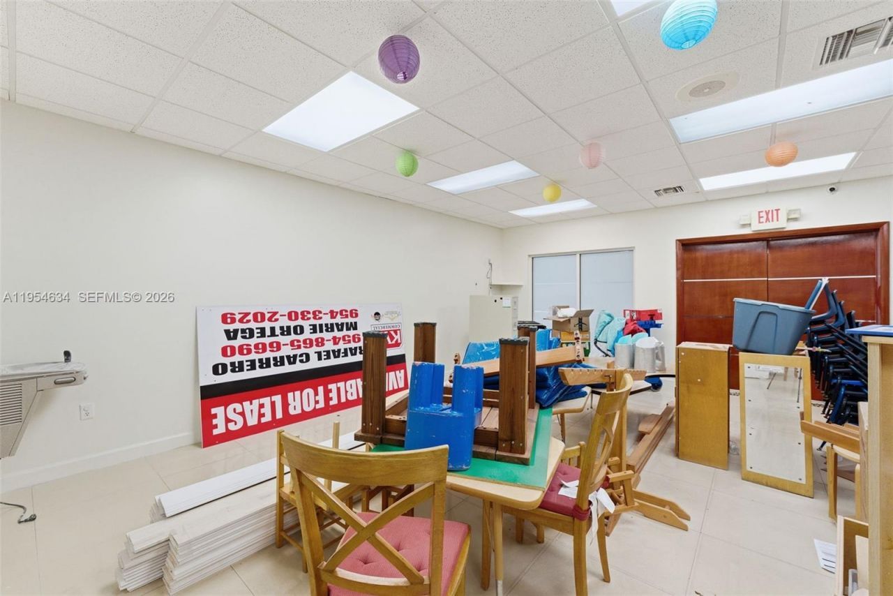 6545 NW 169th St, Hialeah, FL 33015 Photo