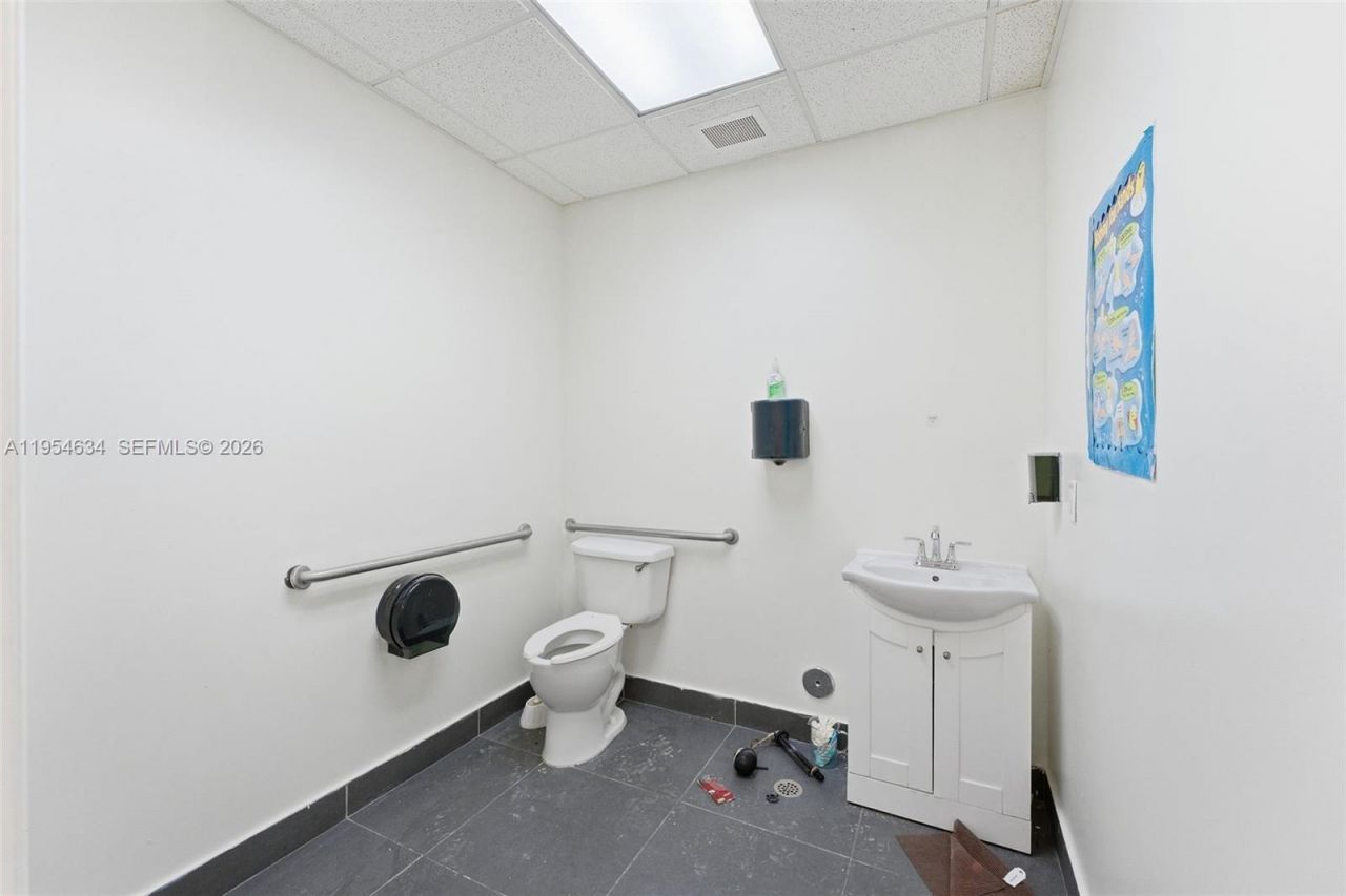 6545 NW 169th St, Hialeah, FL 33015 Photo