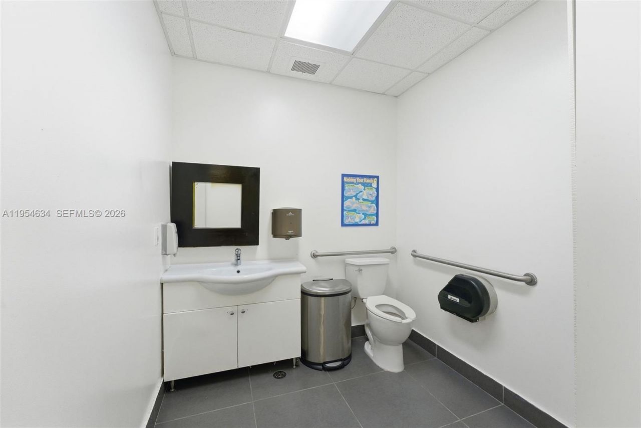 6545 NW 169th St, Hialeah, FL 33015 Photo