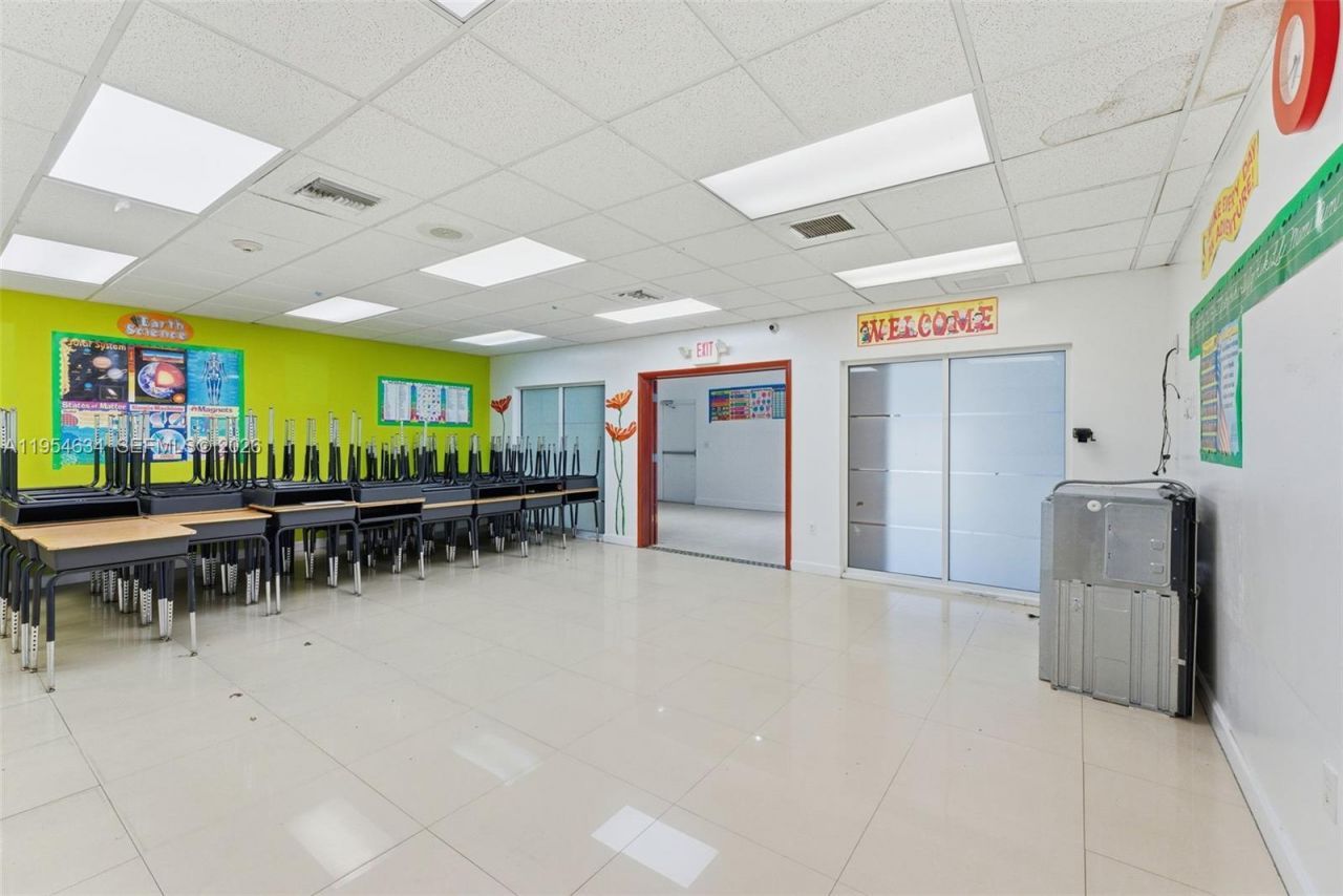 6545 NW 169th St, Hialeah, FL 33015 Photo